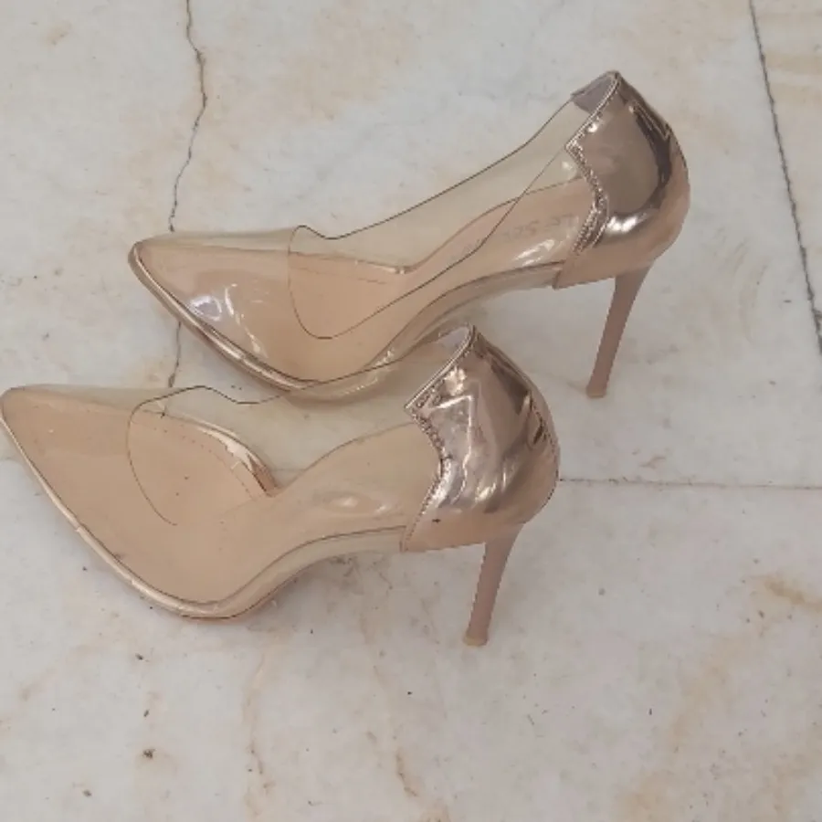 کفش پاشنه بلند شیشه ای