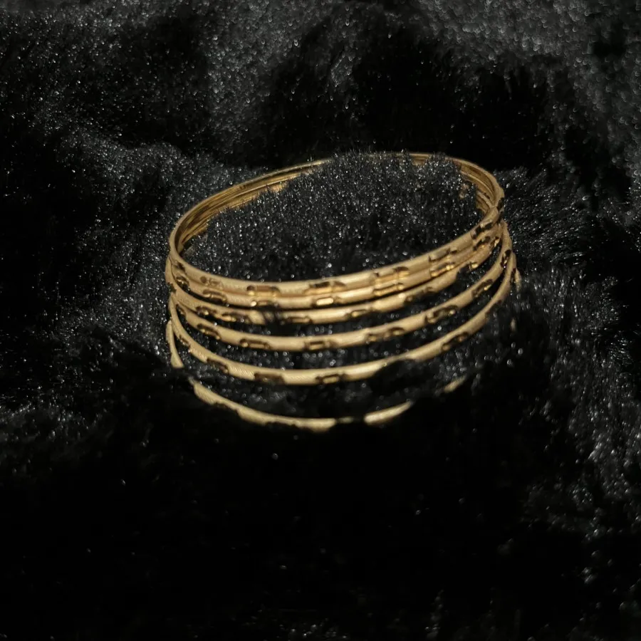 النگوطلا روس