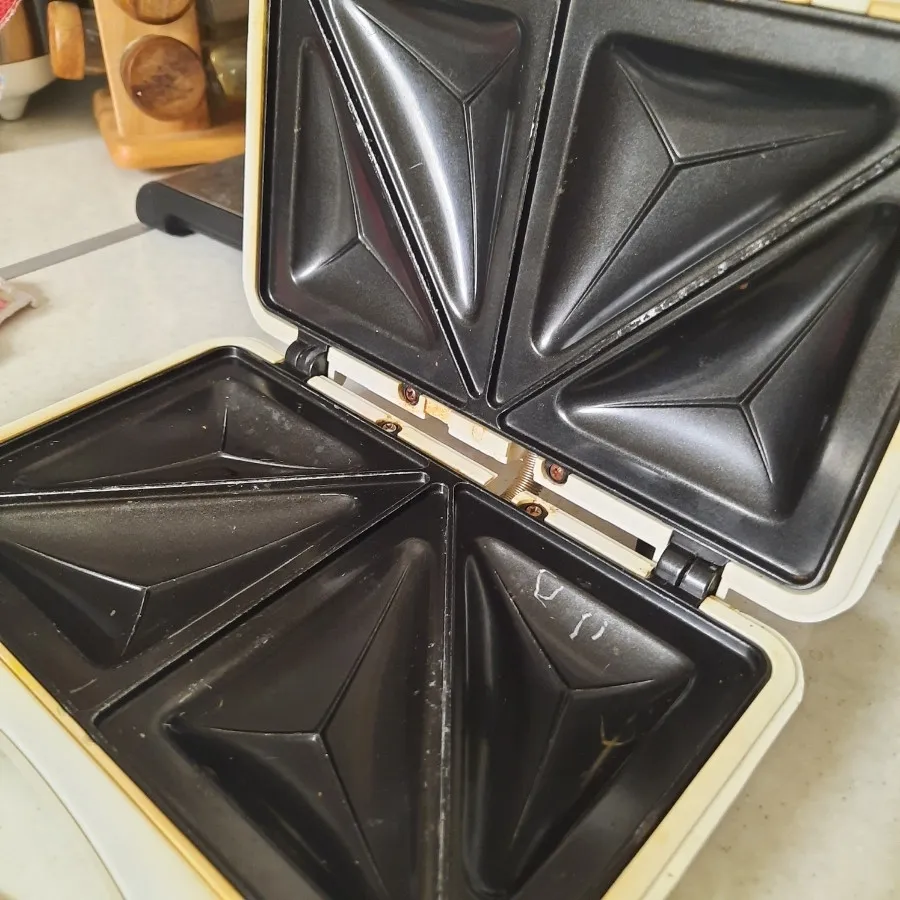 ساندویچ ساز بلک اندیکر