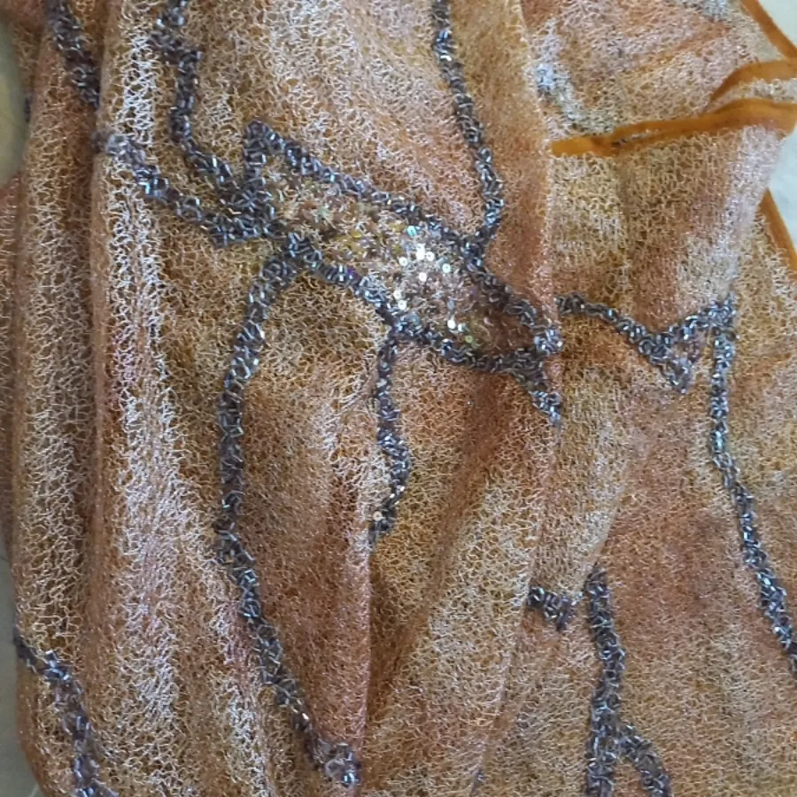 گیپور منجوق و پولک دوزی