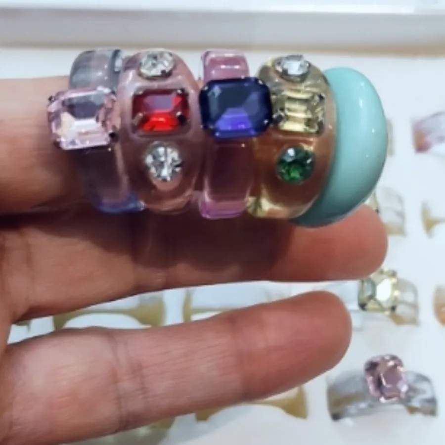 انگشتر رزین نگین دار