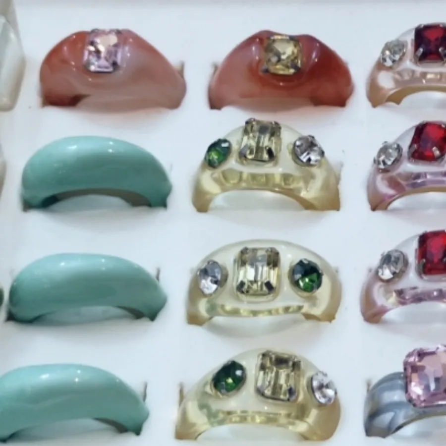 انگشتر رزین نگین دار