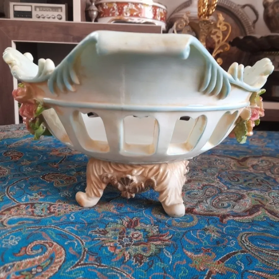 سبد گلبرجسته قدیمی