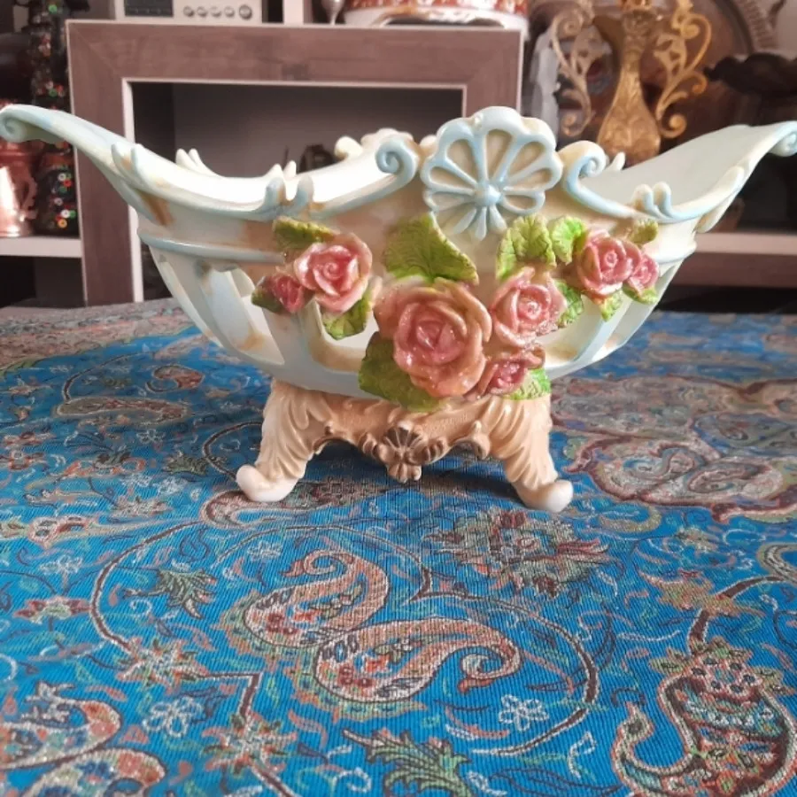 سبد گلبرجسته قدیمی