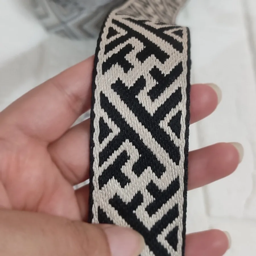 بند برزنتی طرحدار