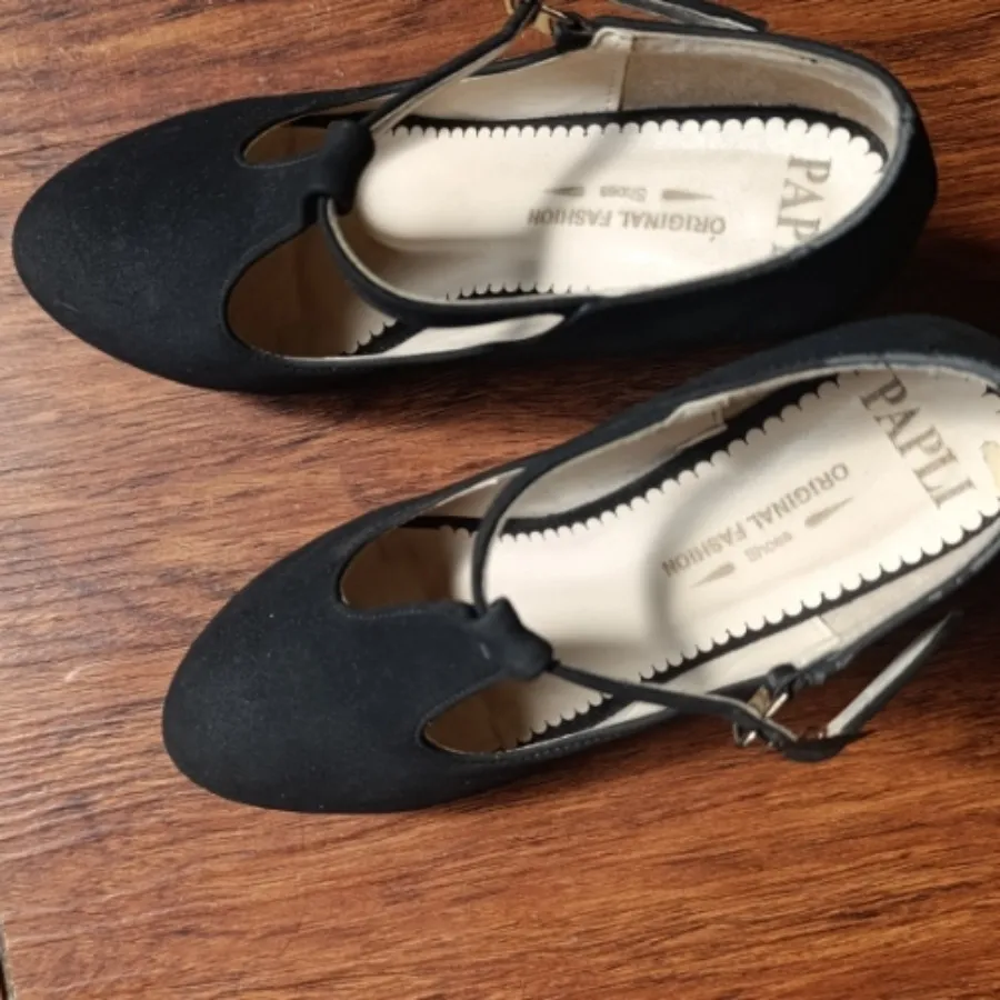 کفش پاشنه بلند مخملی