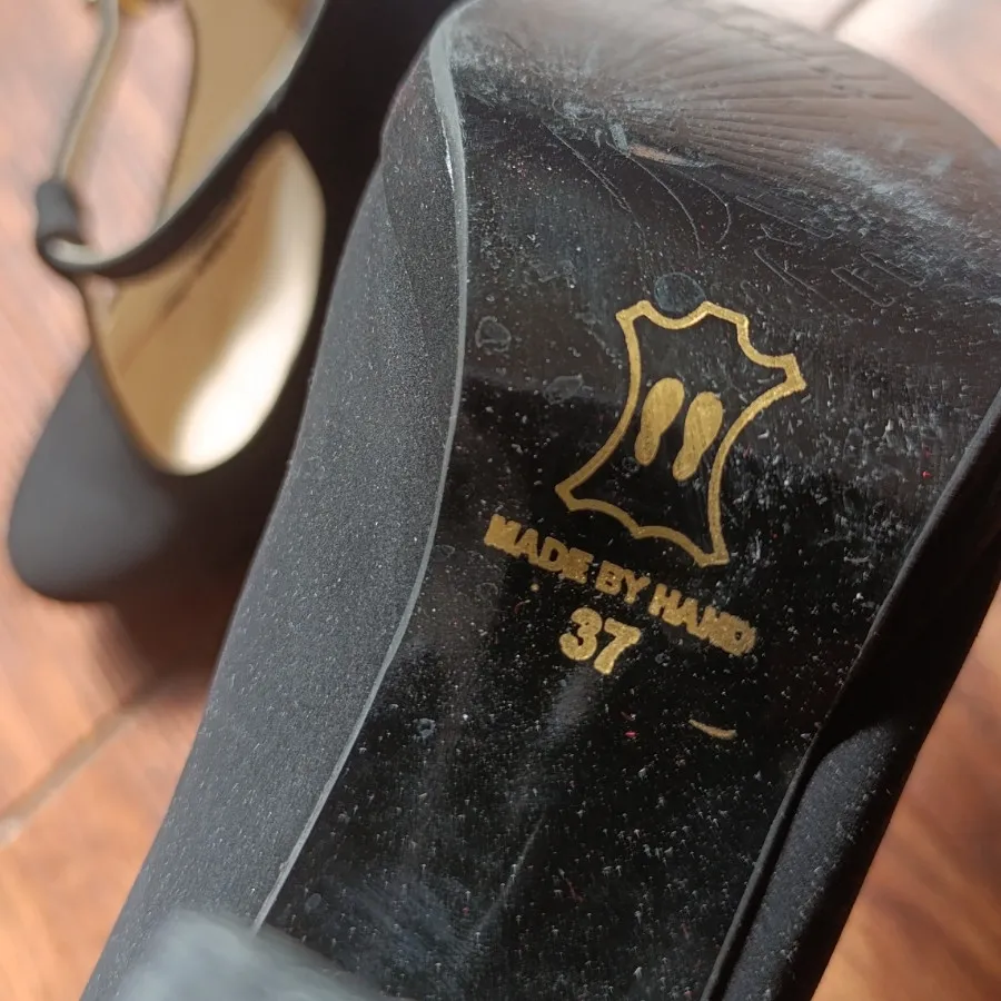 کفش پاشنه بلند مخملی