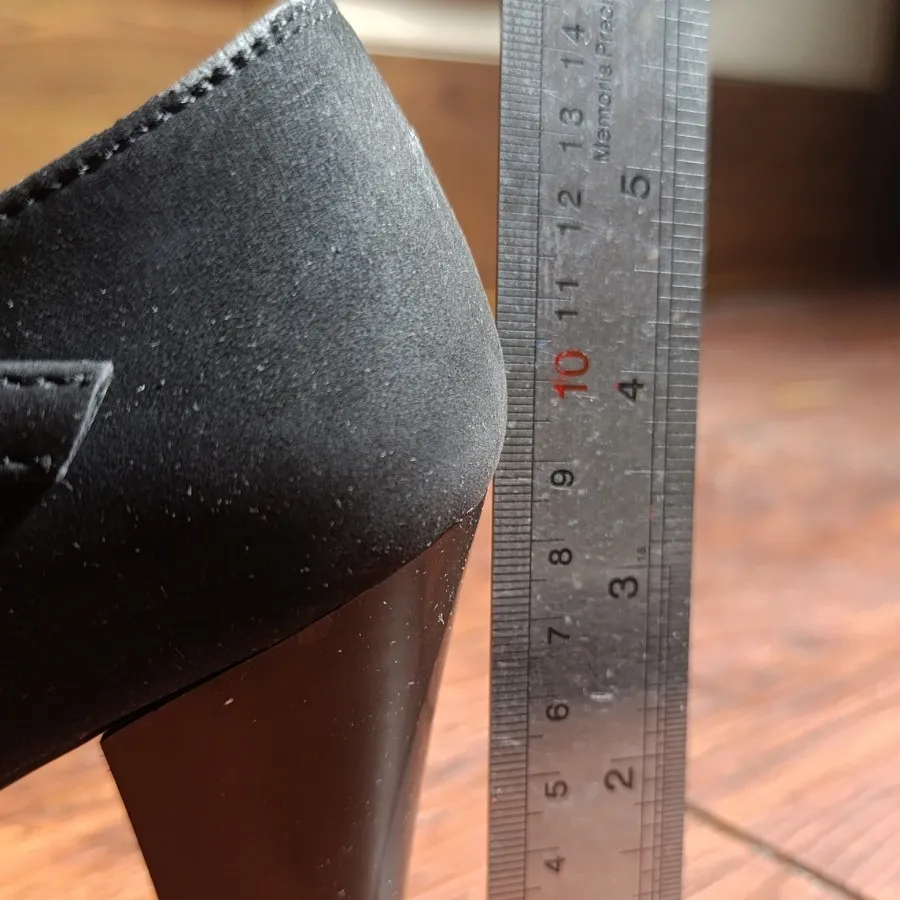 کفش پاشنه بلند مخملی