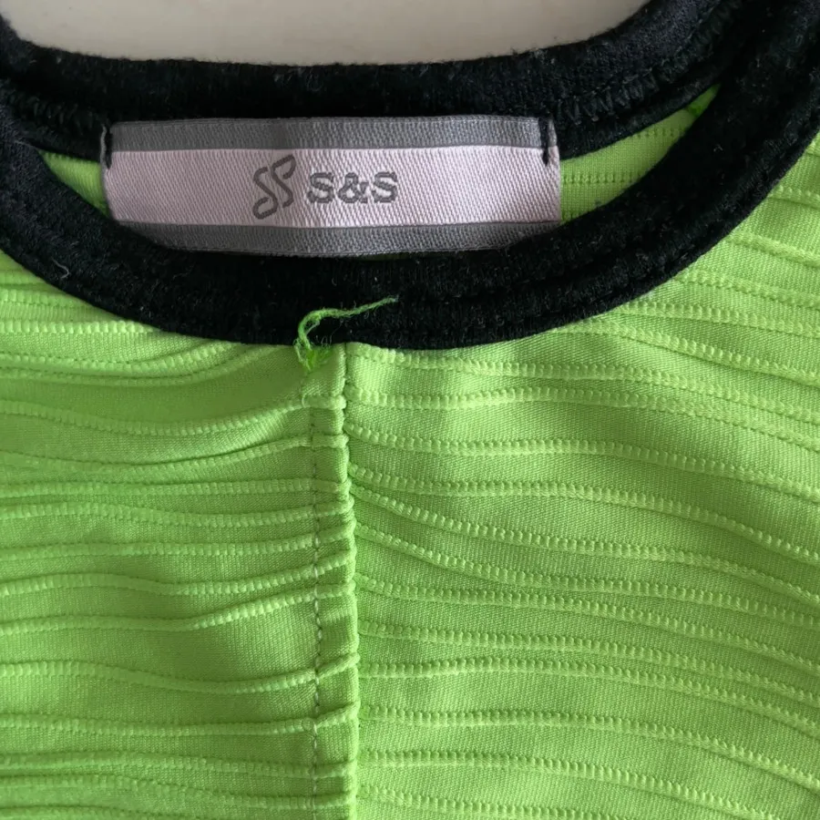 کراپ ورزشی به همراه شورتک