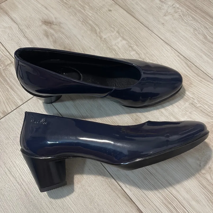 کفش ورنی سرمه ای