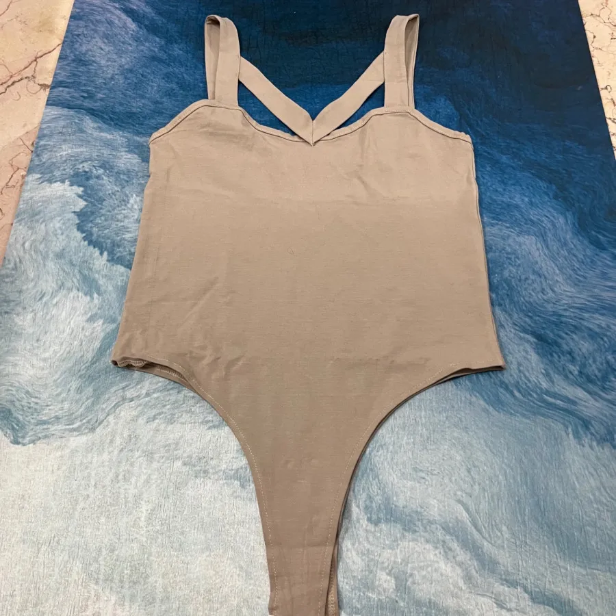 بادی کرم با یقه دلبری