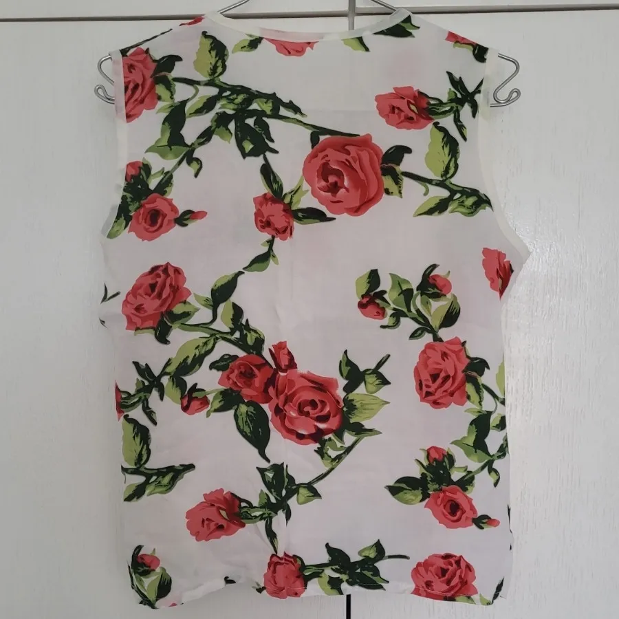 تاپ نخی گلدار