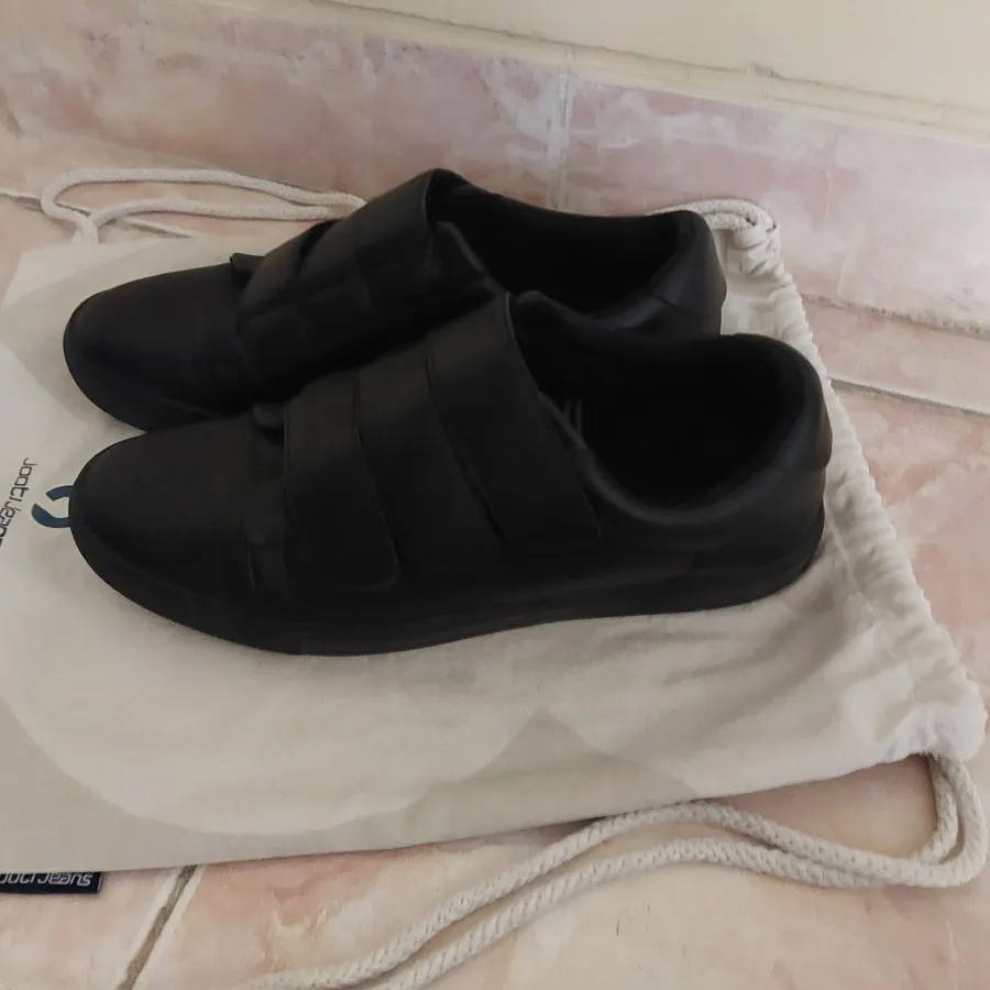 کفش روزمره چرم مردانه