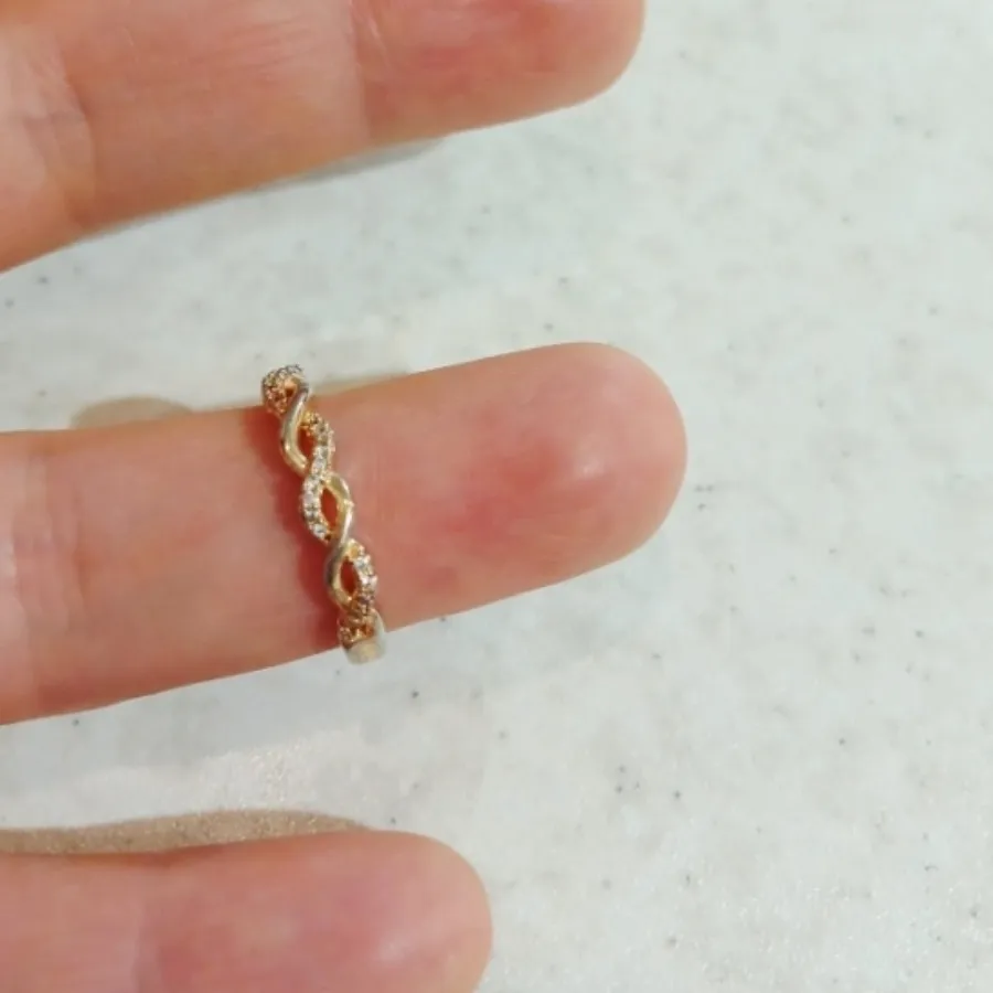 انگشتر طلایی