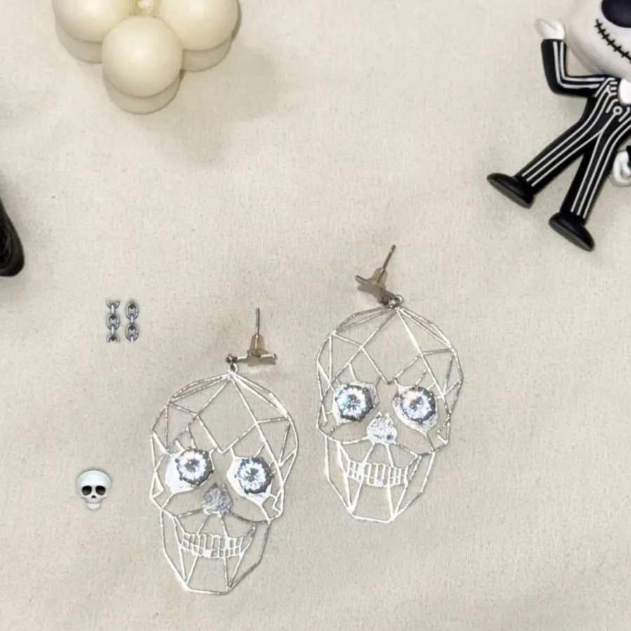 گوشواره اسکلت چشم نگینی?