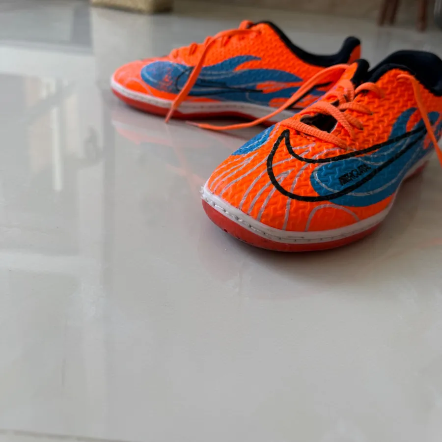 کفش فوتبال پسرانه