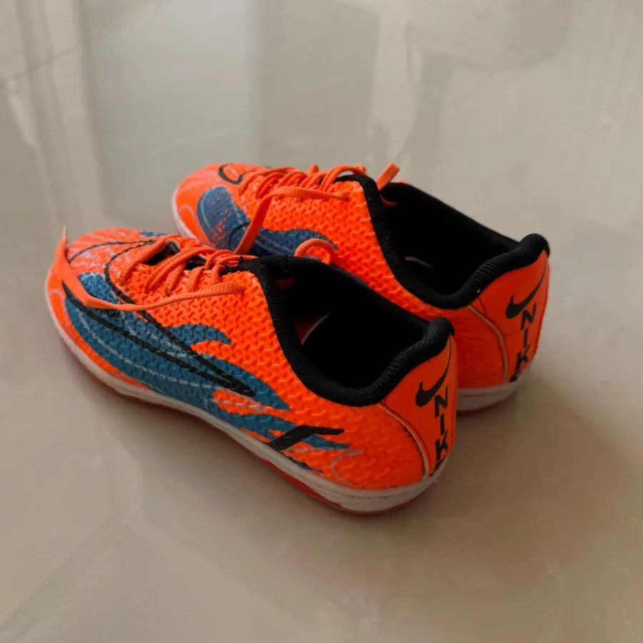 کفش فوتبال پسرانه