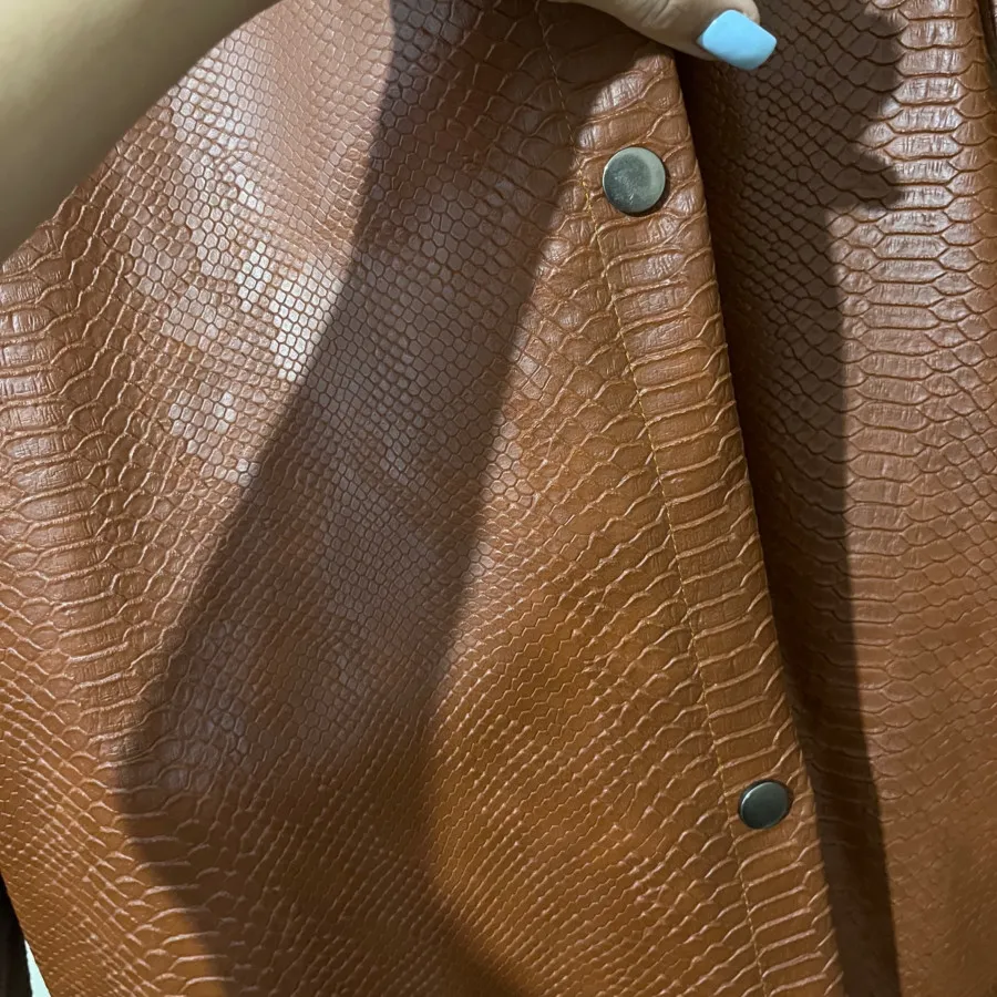 کت چرم پوست ماری عسلی