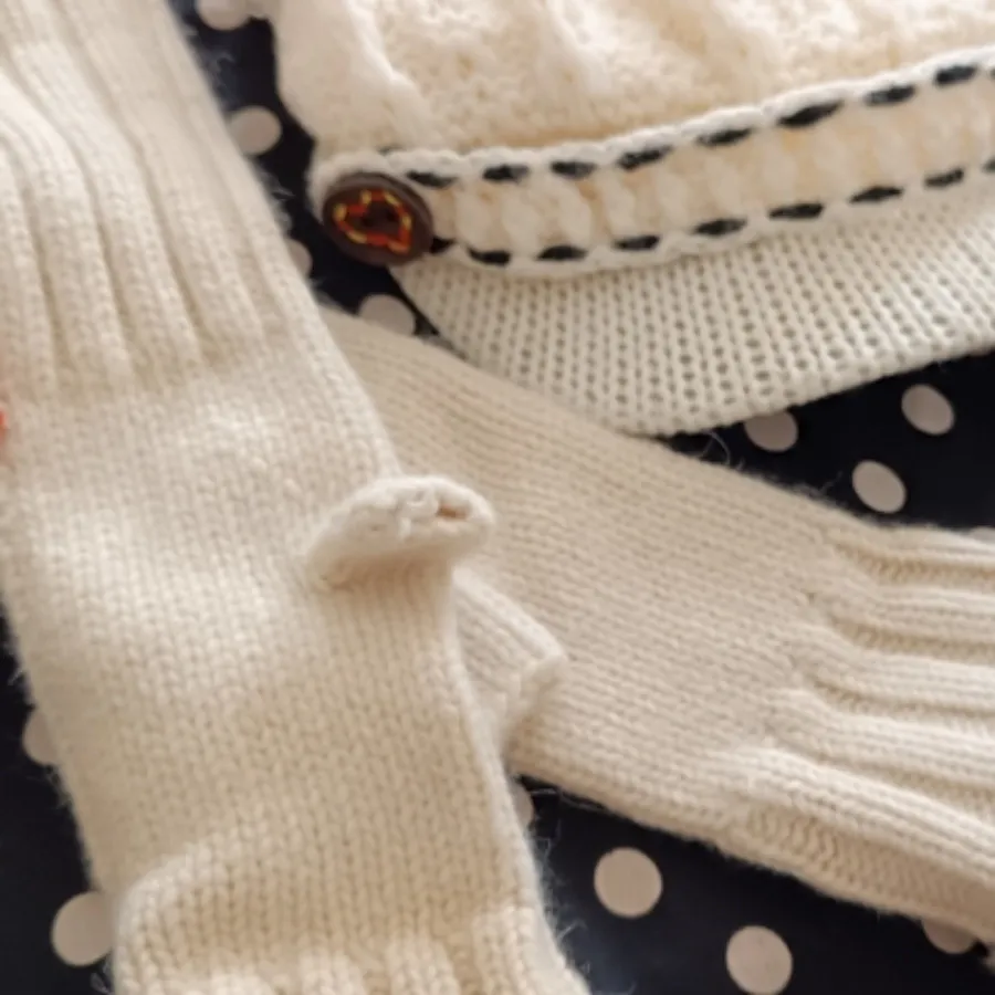 کلاه و ساق دست و دستکش