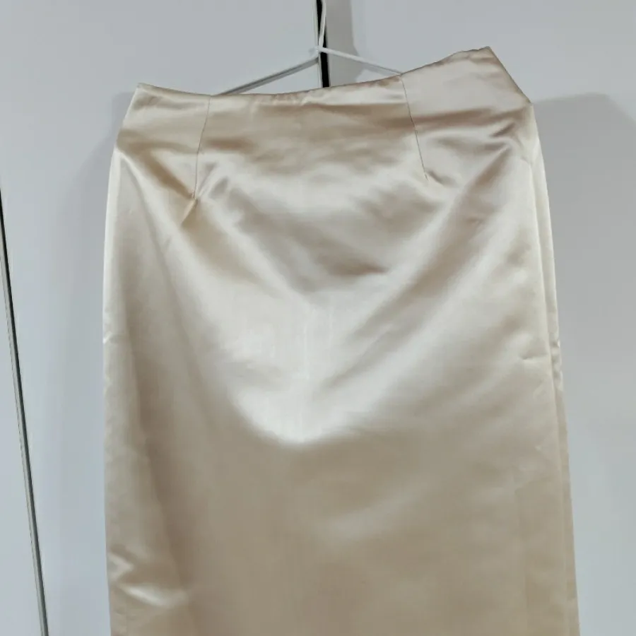 دامن ساتن طلایی کرم