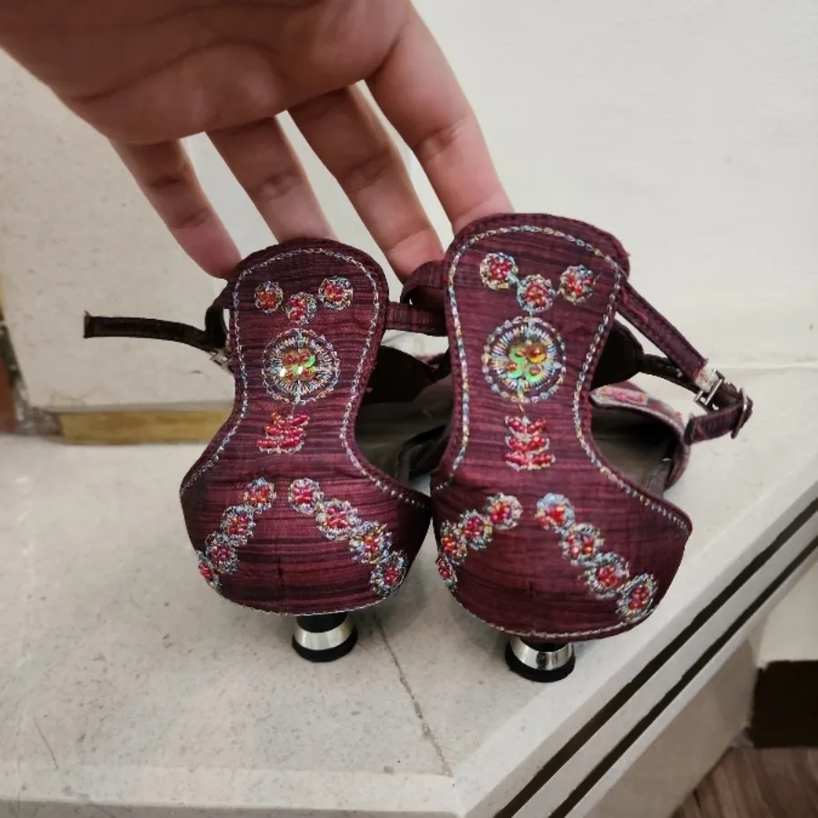 کفش پارچه ای کار شده