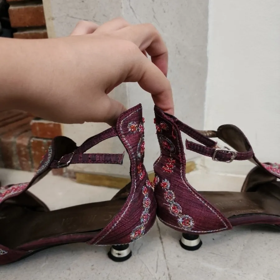 کفش پارچه ای کار شده