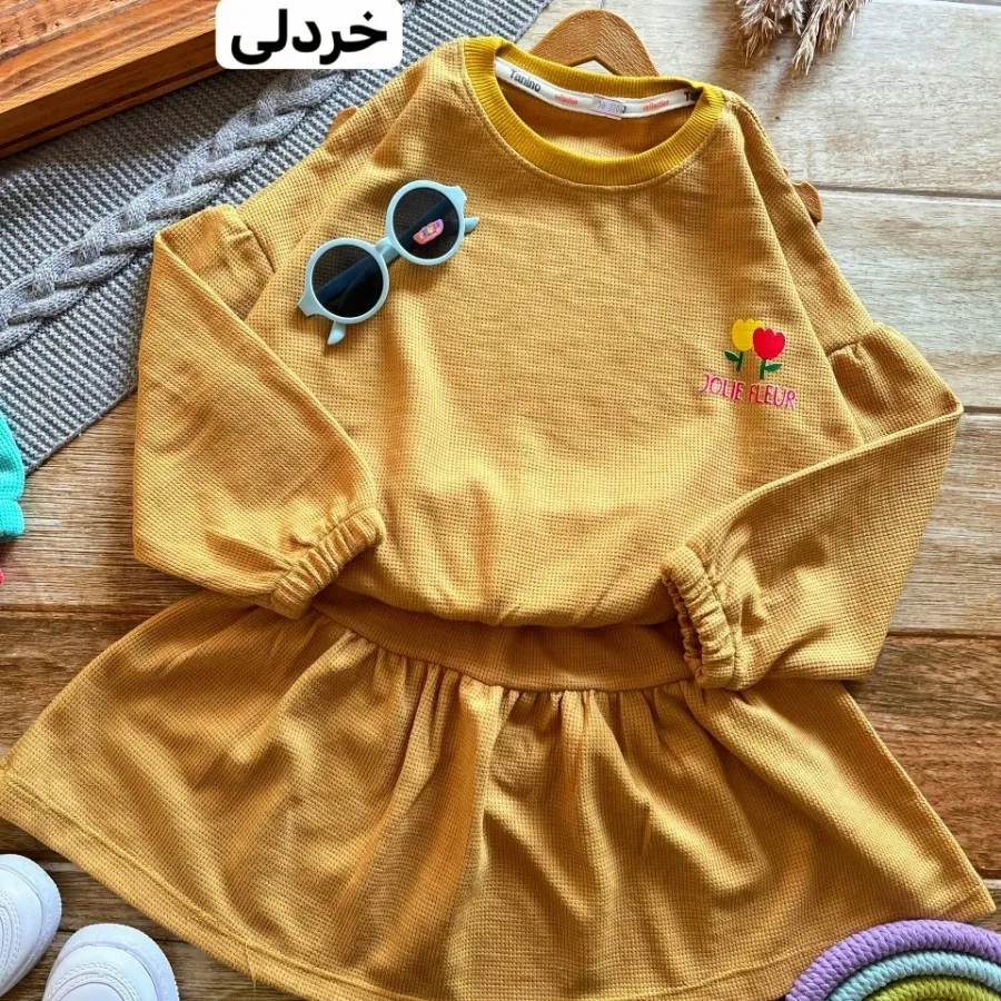 بلوزکراپ و دامن بیسکوییتی