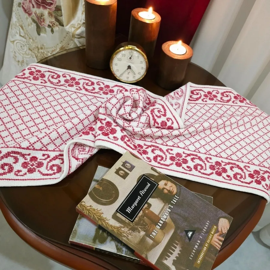 رومیزی گلدوزی شده دست دوز