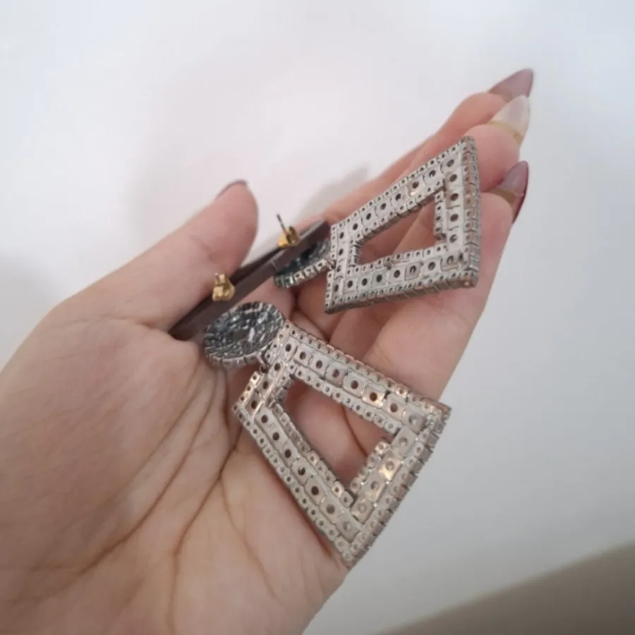 پوشونده نگینی