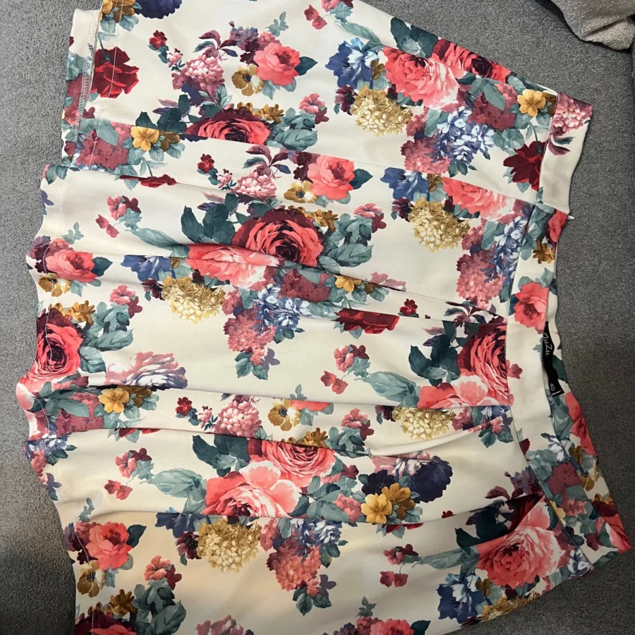 دامن گلدار نو