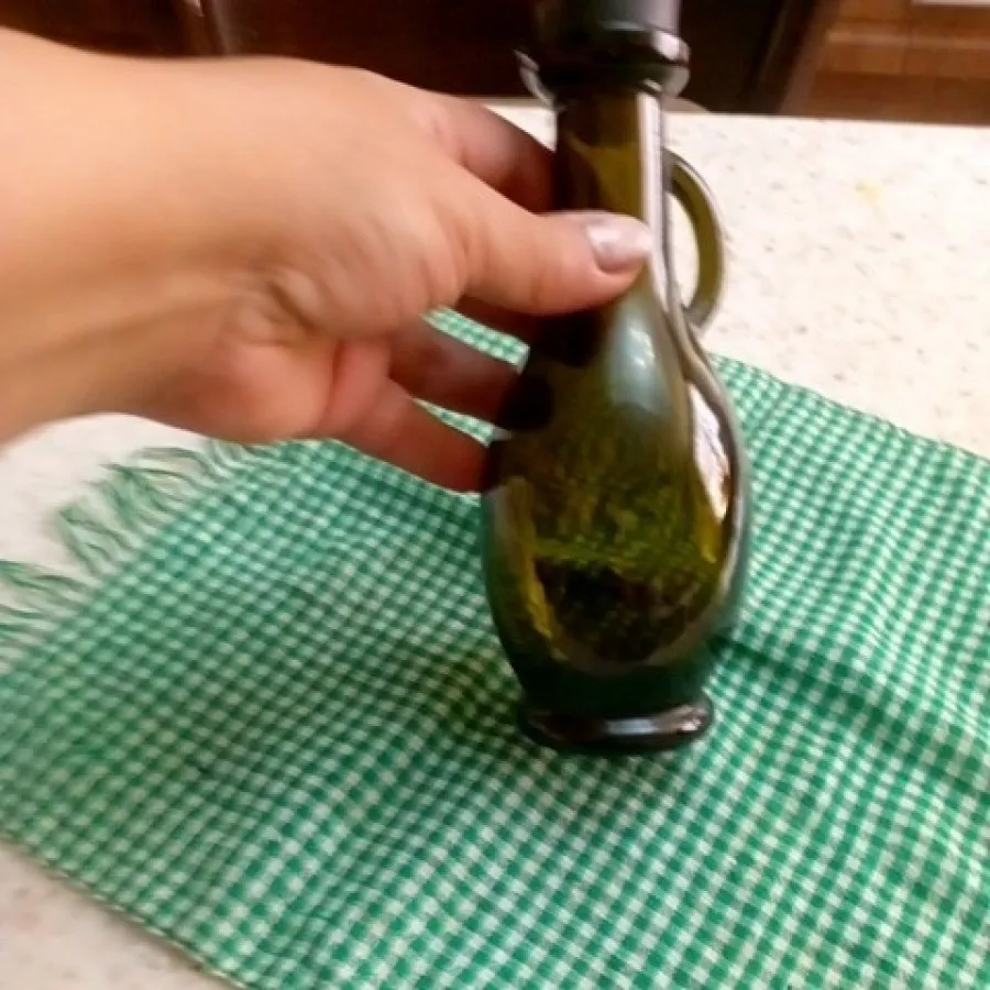 ظرف شیشه ای قدیمی