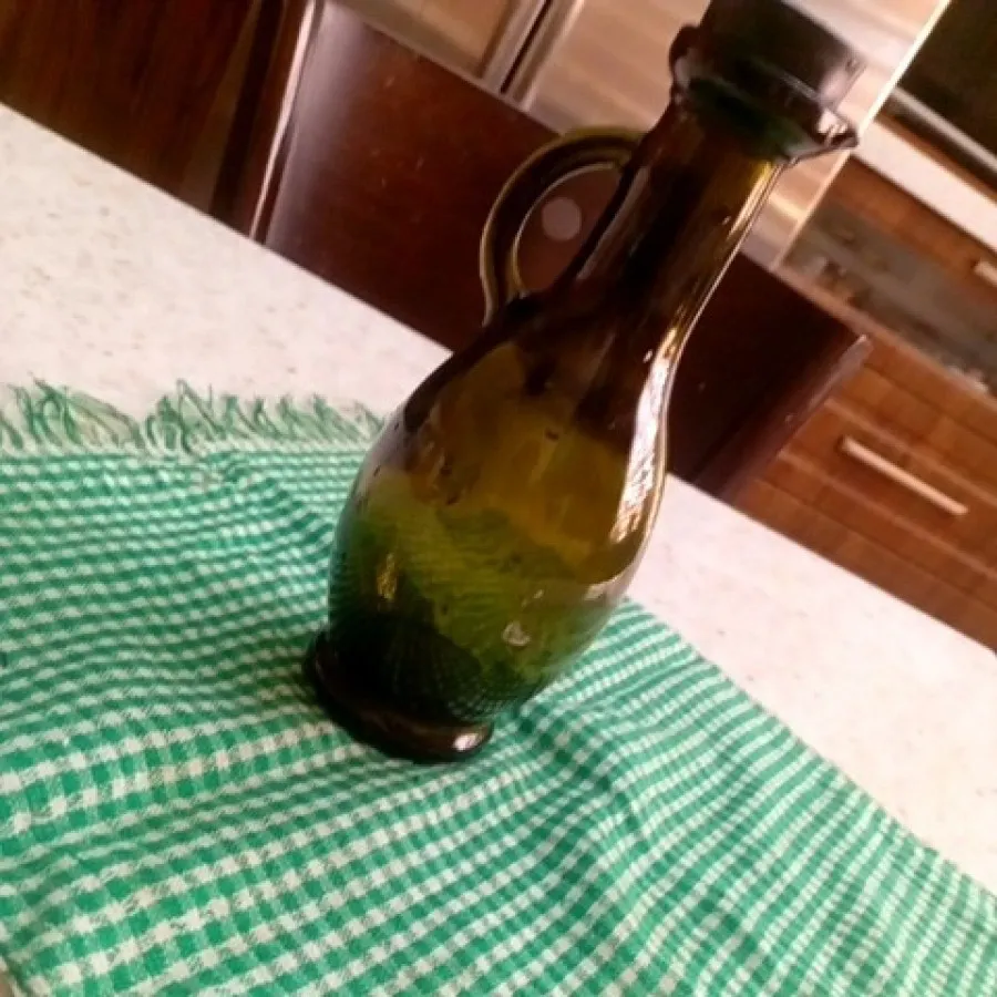 ظرف شیشه ای قدیمی