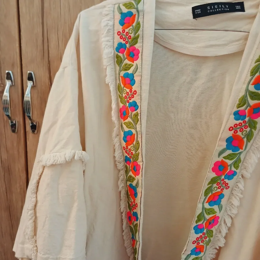 کت گلدوزی شده