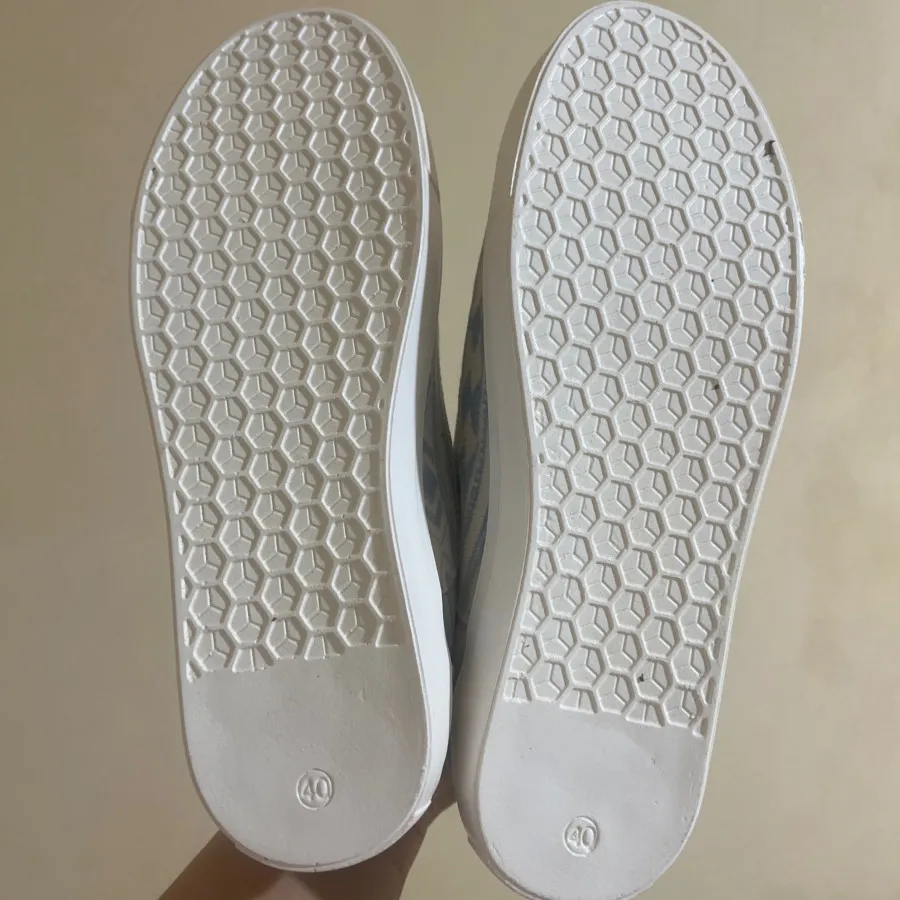 ونس سفید آبی آر ان اس