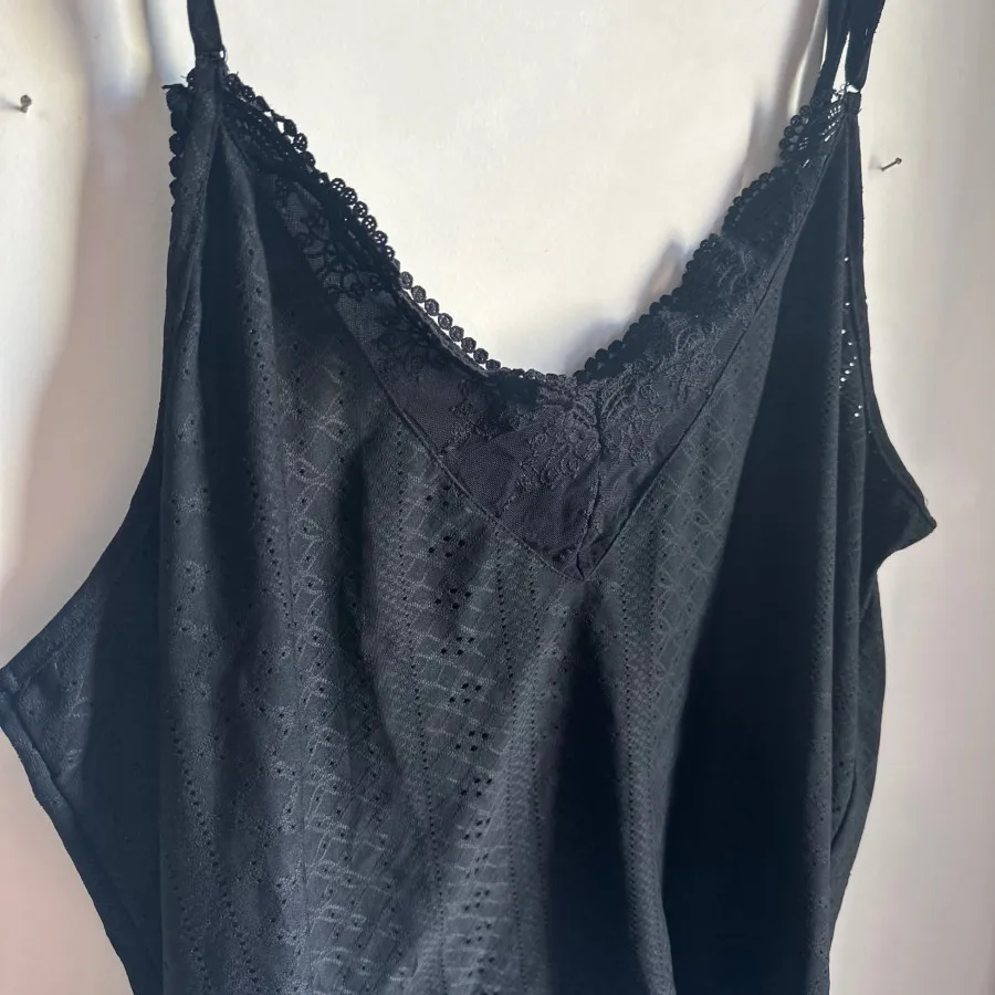 تاپ پارچه خامه دوزی