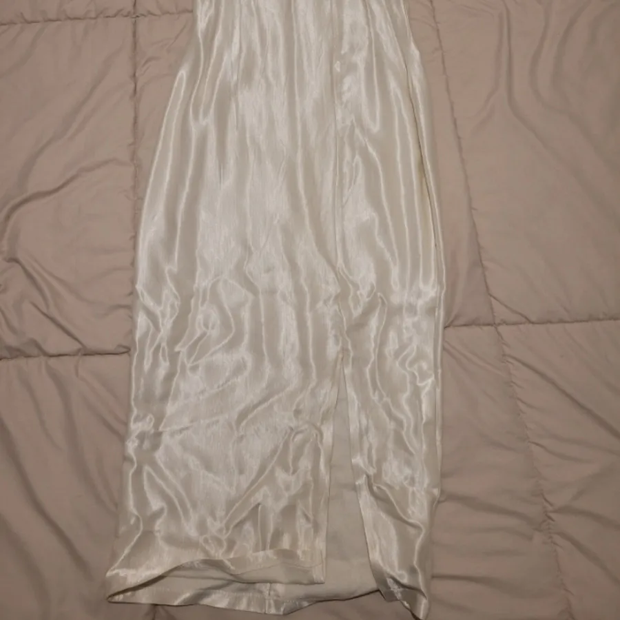 پیراهن مجلسی سفید ساتن