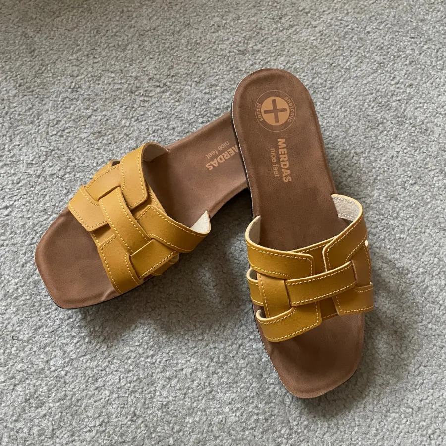 صندل زنانه زرد