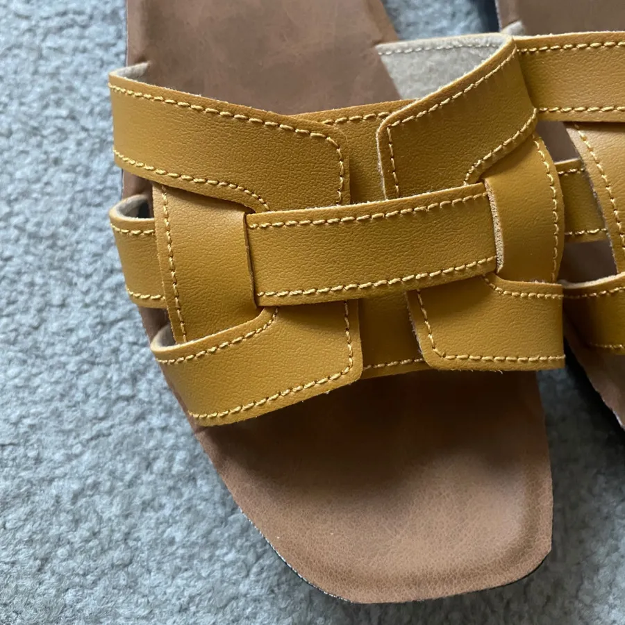 صندل زنانه زرد