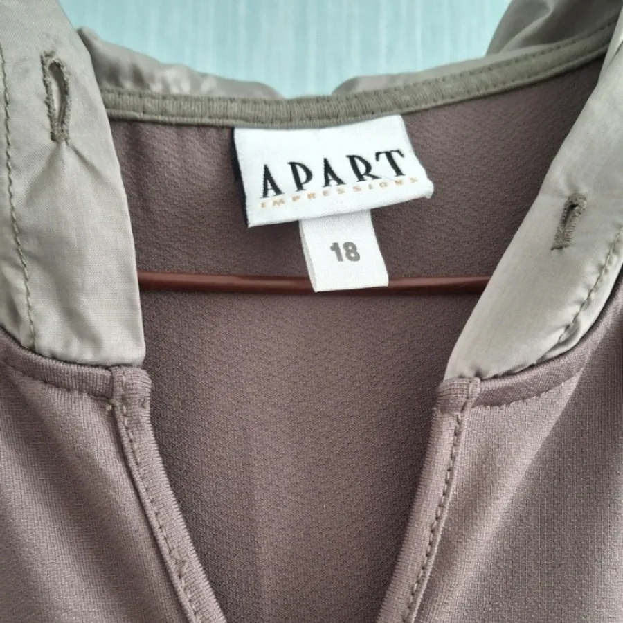 پیراهن کلاهدار