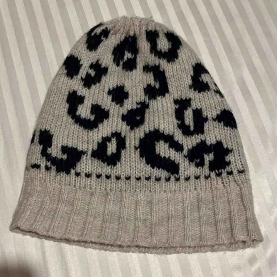 شال و کلاه اچ ان ام