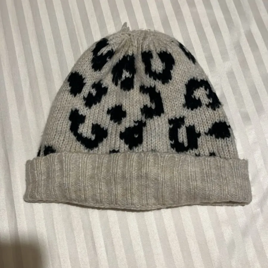 شال و کلاه اچ ان ام