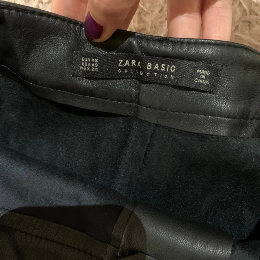 دامن چرم زارا