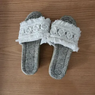 صندل کنفی یه کم لژ داره