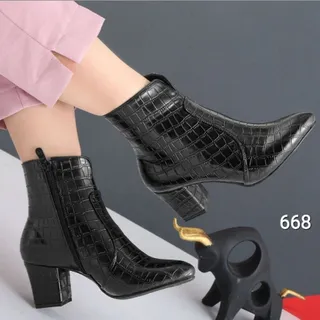 نیم بوت پاشنه دار