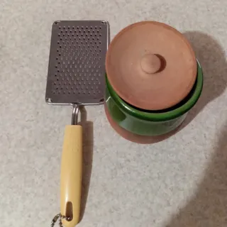 ظرف دیزی با رنده