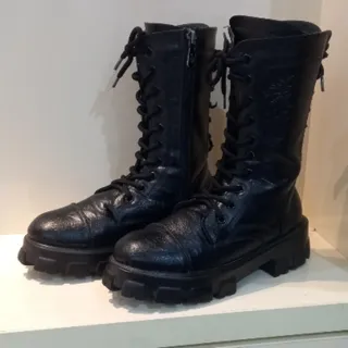 بوت ساقدار ورساچی