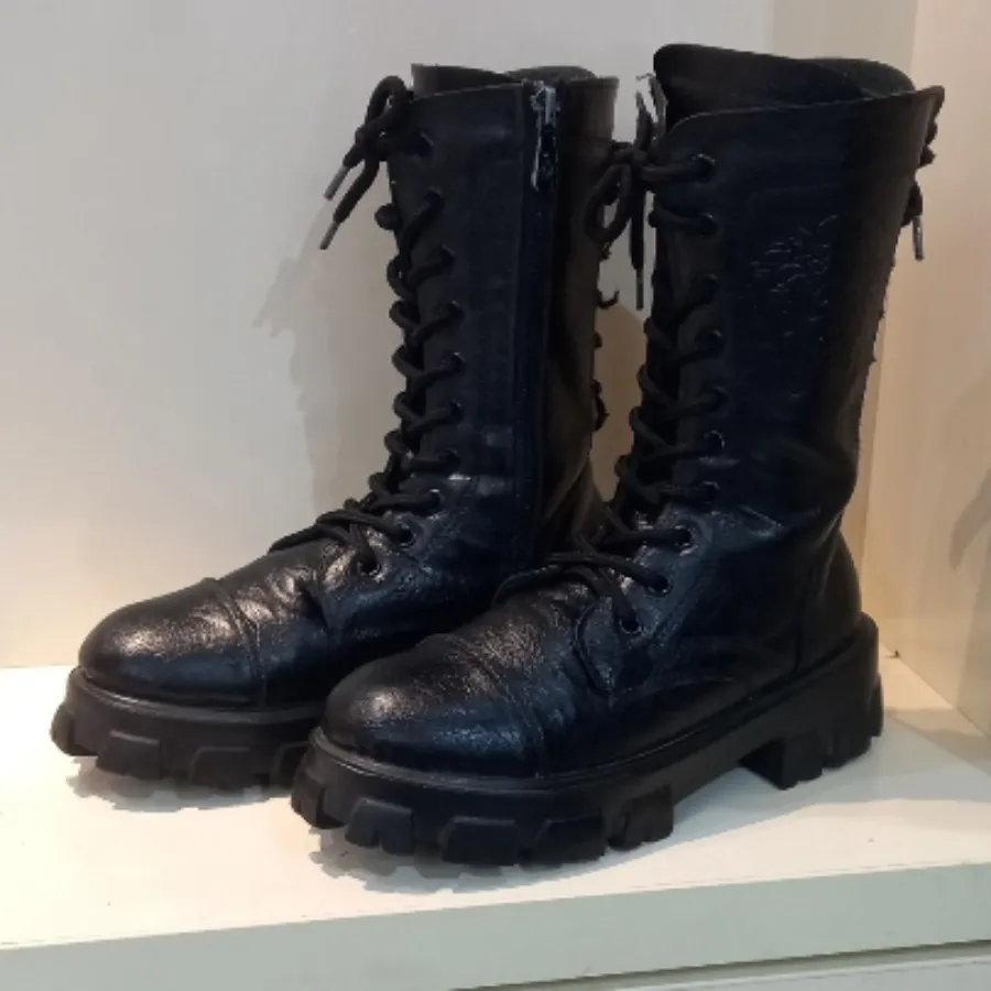 بوت ساقدار ورساچی