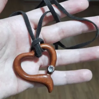 گردنبند قلب چوبی