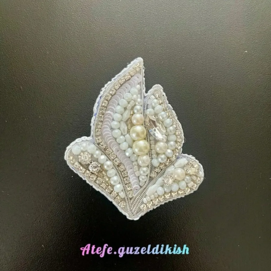 گلسینه جواهردوزی شده