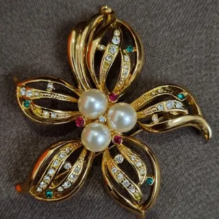 گل سینه زنانه